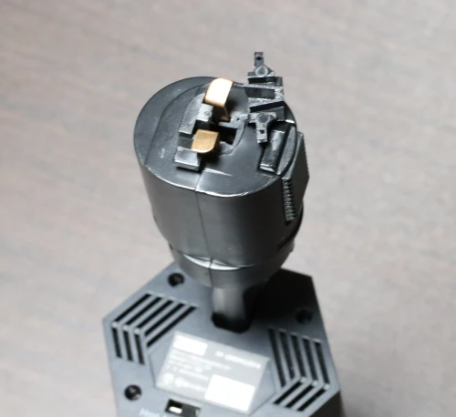 LDRSPK12-K プラグの一部が破損した様子