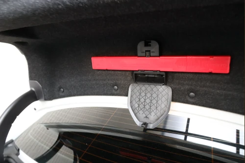 BMW純正三角表示板をはめ込む