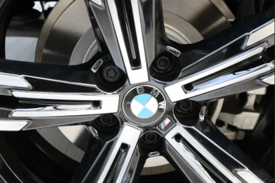 BMW純正 盗難防止用ホイール・ロック・セットを取り付けた様子