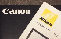 ニコン VS キャノン