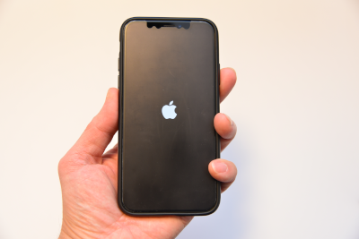 Iphonex Xsの電源が入らない 画面がつかない場合は強制終了からの再起動で解決するかも ホームページ制作のサカエン Developer S Blog