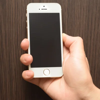 iPhone5sは少ない力で手にフィット