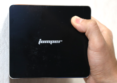 Jumper EZbox i3はWindows10 Homeを搭載した小型PCで手ひらサイズなのにハイスペック且つ低価格なことが特徴