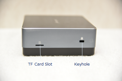 Jumper EZbox i3の側面にはTF Card SlotとKeyholeが付いている