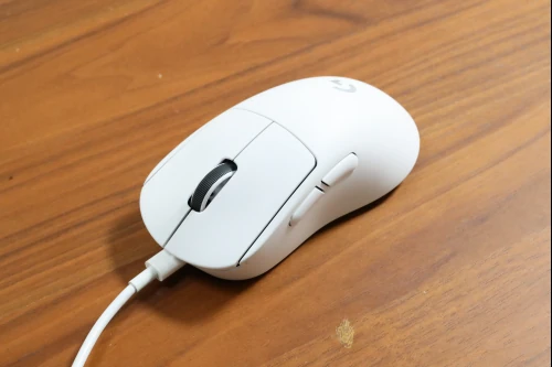 USB Type-Cケーブルを接続して充電