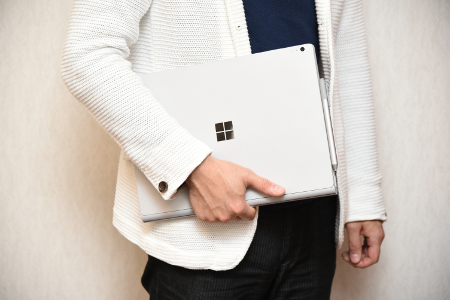 Surface Bookは見た目より重さを感じない