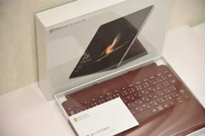 Surface Goは箱のデザインがオシャレ