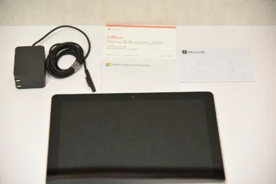 Surface Goを開梱